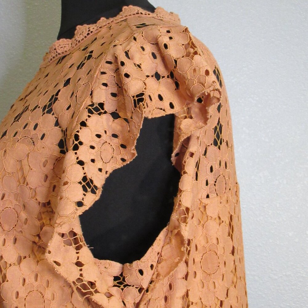 Lace Dress - Picture 4 of 7
